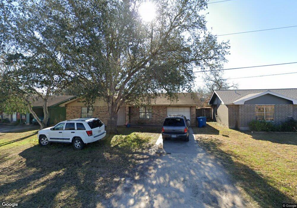 809 W Inez St, Beeville, TX 78102 - photo 1