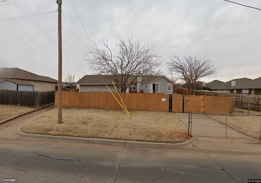 901 Leafhurst Rd, Moore, OK 73160 - photo 1