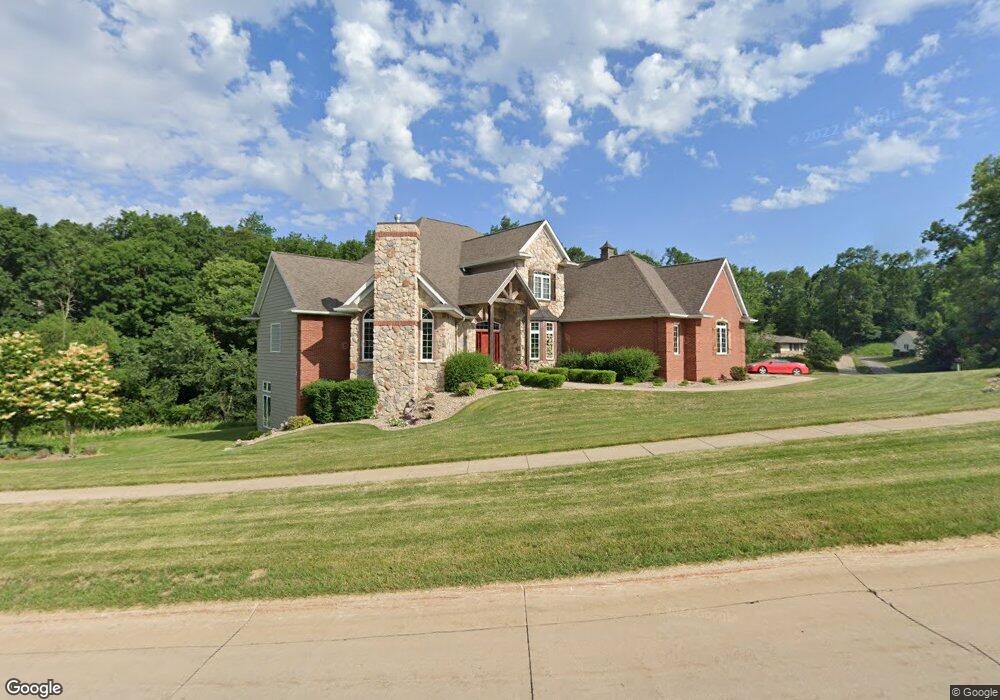 4332 Pioneer Trail SE, Cedar Rapids, IA 52403 - photo 1