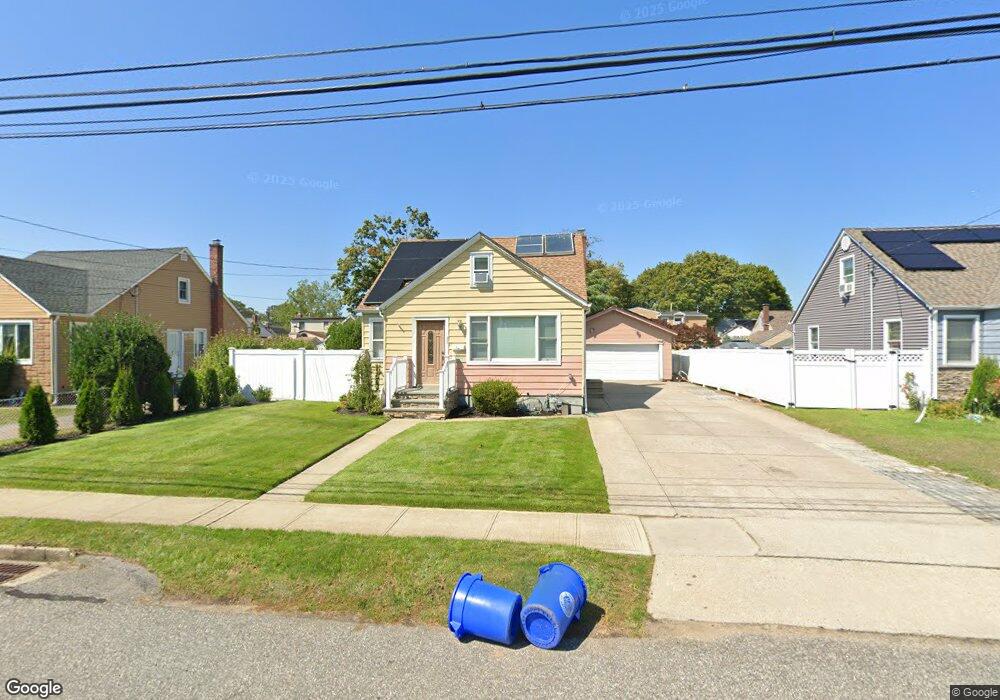 55 Ferndale Ct, Copiague, NY 11726 - photo 1