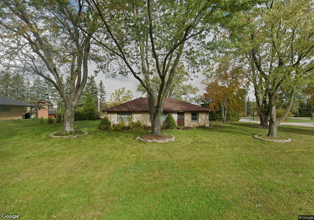 N71W15034 Plainview Dr, Menomonee Falls, WI 53051 - photo 1