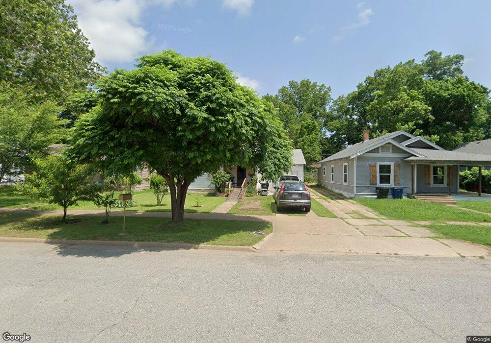 1121 W Chestnut St, Denison, TX 75020 - photo 1