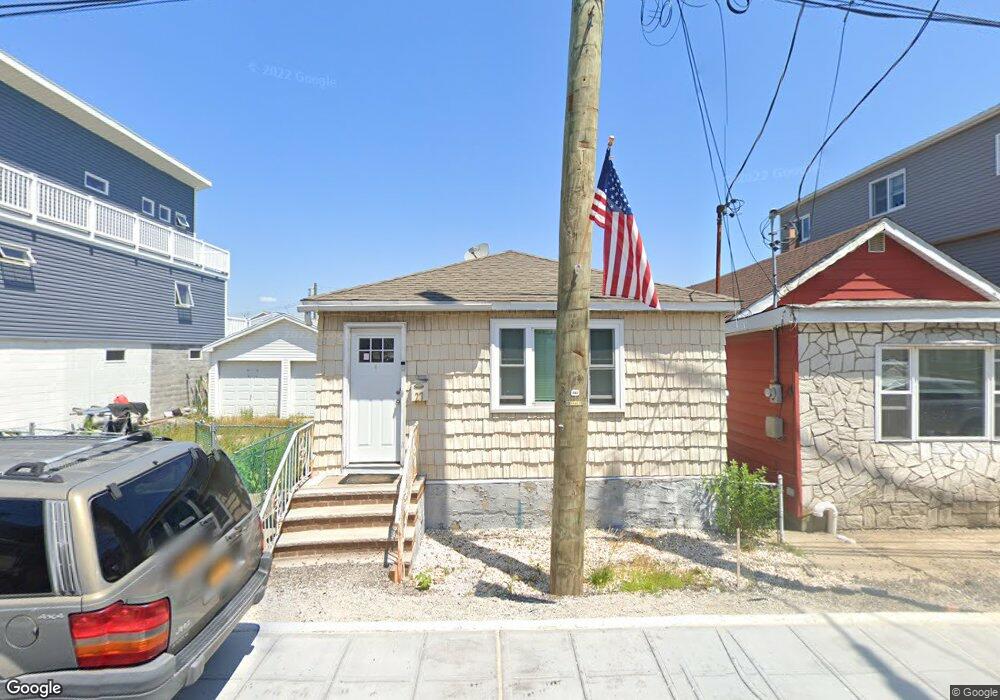 27 W 15th Rd, Broad Channel, NY 11693 - photo 1