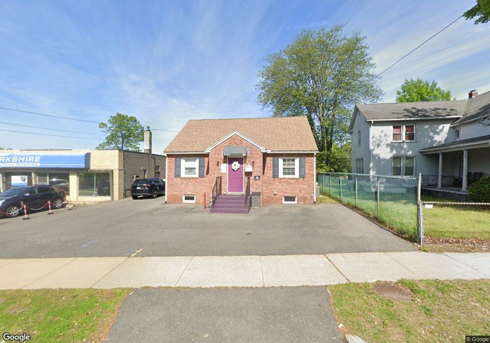 854 Berkshire Ave, Springfield, MA 01151 - photo 1