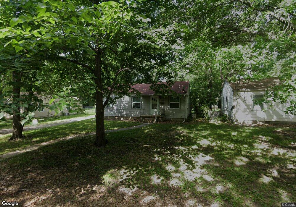 1821 SW Wayne Ave, Topeka, KS 66604 - photo 1