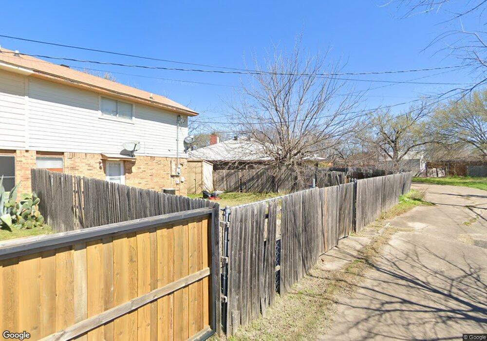 205 Christina Place, Grand Prairie, TX 75051 - photo 1