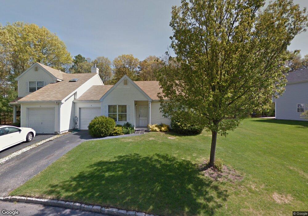 9 Lindsey Ct, Holtsville, NY 11742 - photo 1