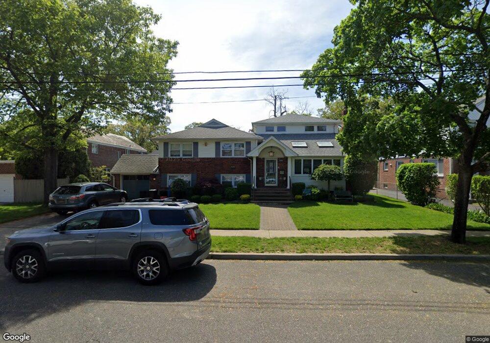 610 Euclid Ave, West Hempstead, NY 11552 - photo 1