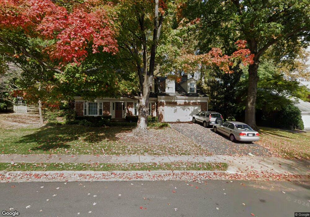 1306 Timberly Ln, McLean, VA 22102 - photo 1