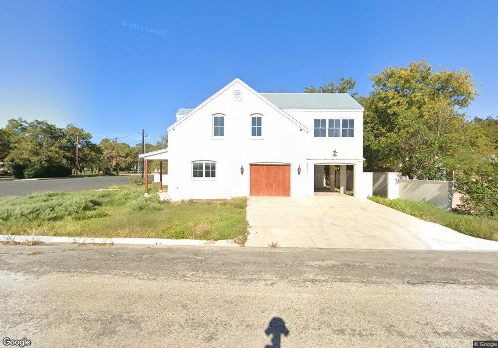 112 W Schubert St unit UNBR, Fredericksburg, TX 78624 - photo 1