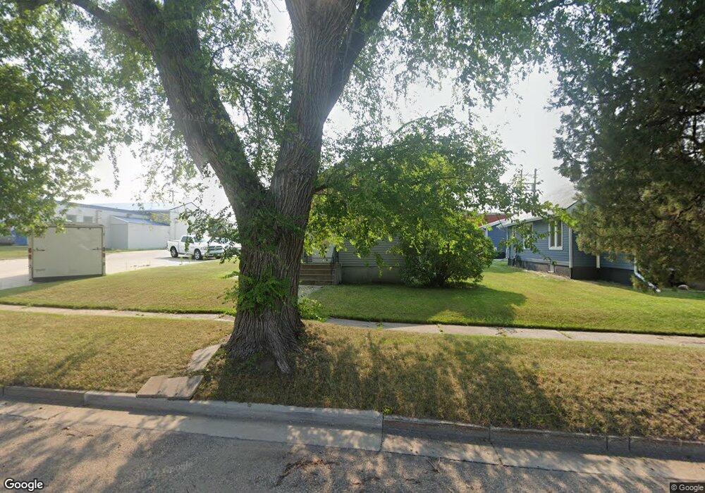 904 8th Ave SE, Jamestown, ND 58401 - photo 1