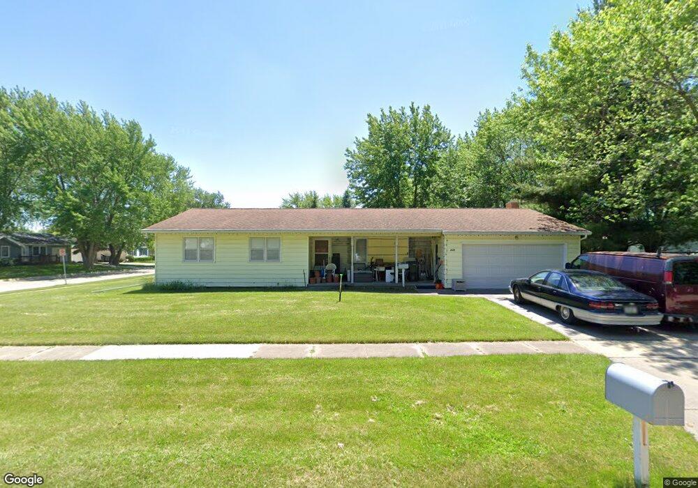 2522 W 3rd St, Cedar Falls, IA 50613 - photo 1