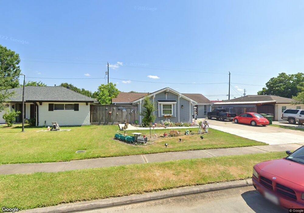 1034 Twin Falls Rd, Houston, TX 77088 - photo 1