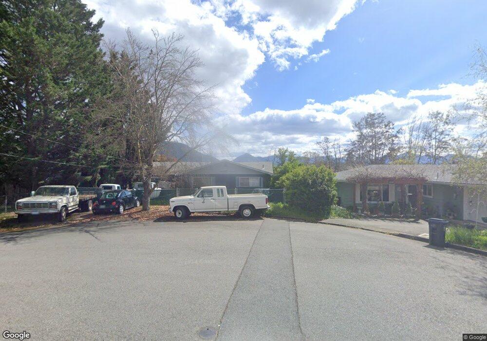 1217 NE Duane Dr, Grants Pass, OR 97526 - photo 1