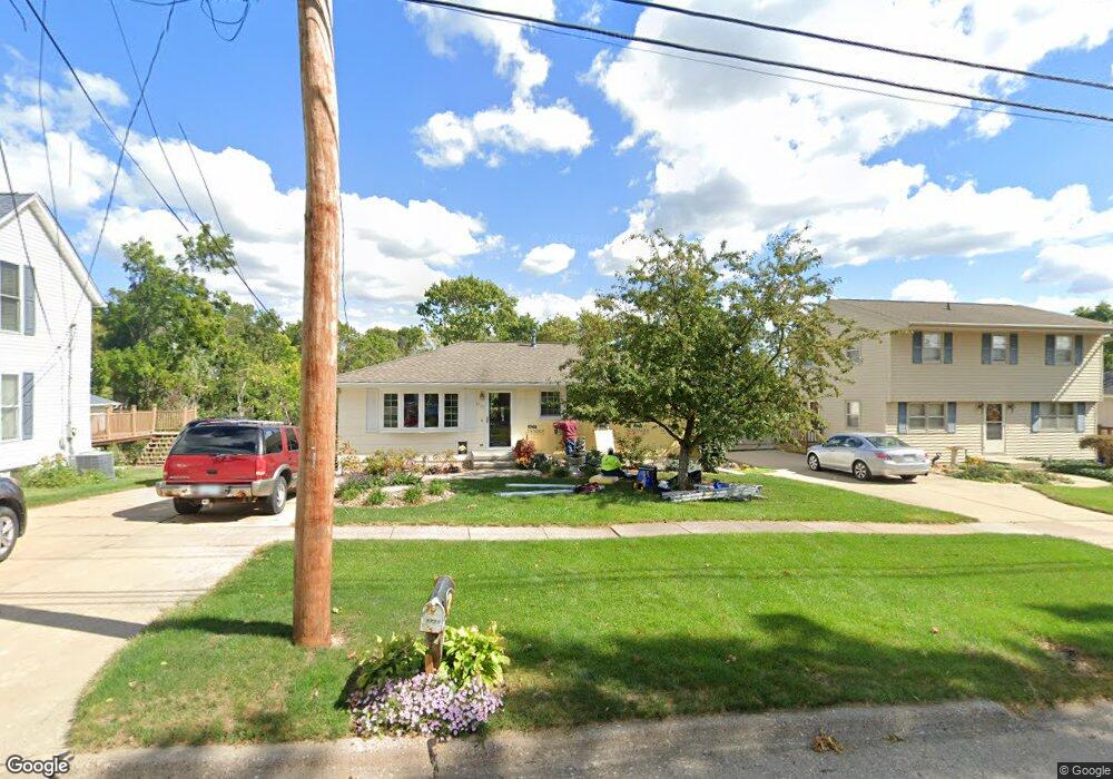 1721 20th St NW, Cedar Rapids, IA 52405 - photo 1