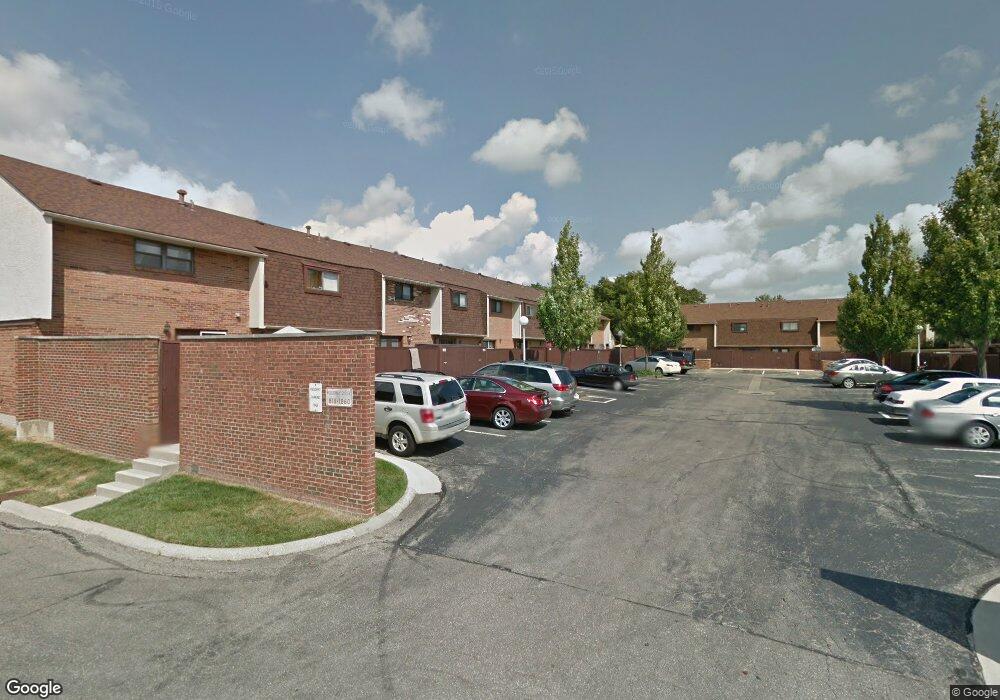 1846 Willoway Cir S, Columbus, OH 43220 - photo 1