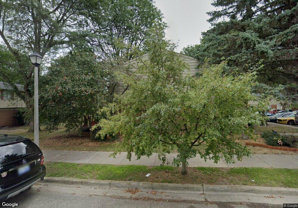 925 Vincent Ct, Lansing, MI 48910 - photo 1