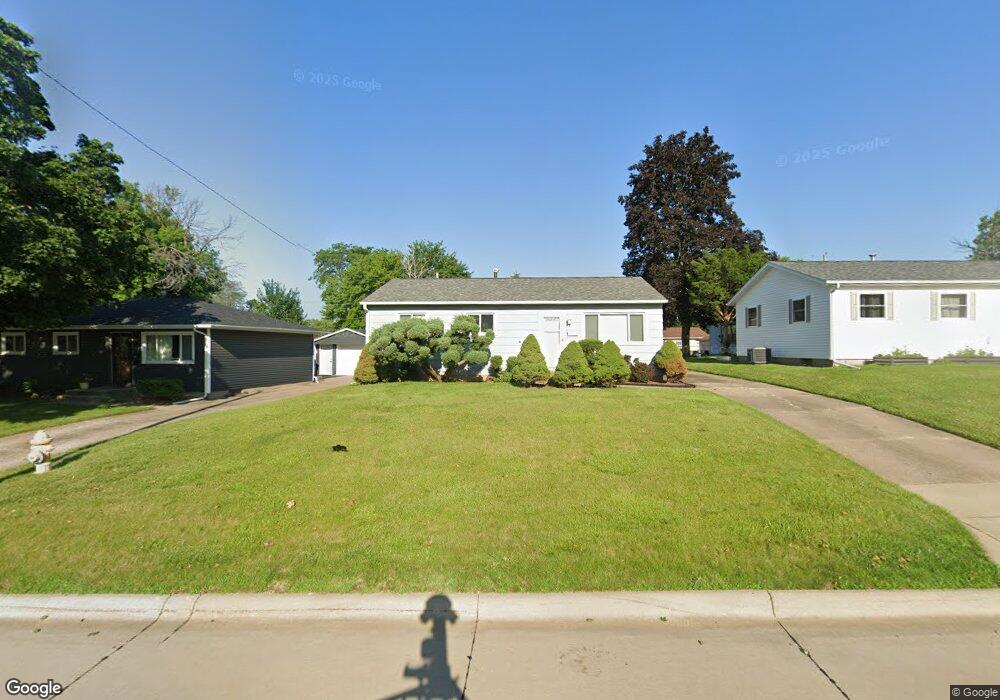 2912 Cypress Dr, Bettendorf, IA 52722 - photo 1