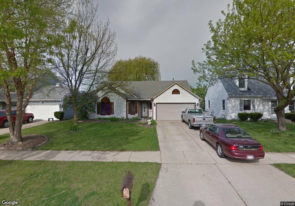 884 Shady Ln, Aurora, IL 60506 - photo 1