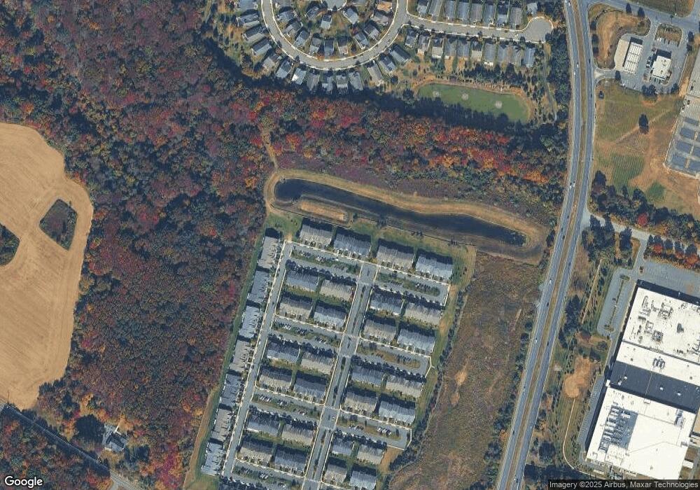 8 Fisher Ct, Cranbury, NJ 08512 - photo 1