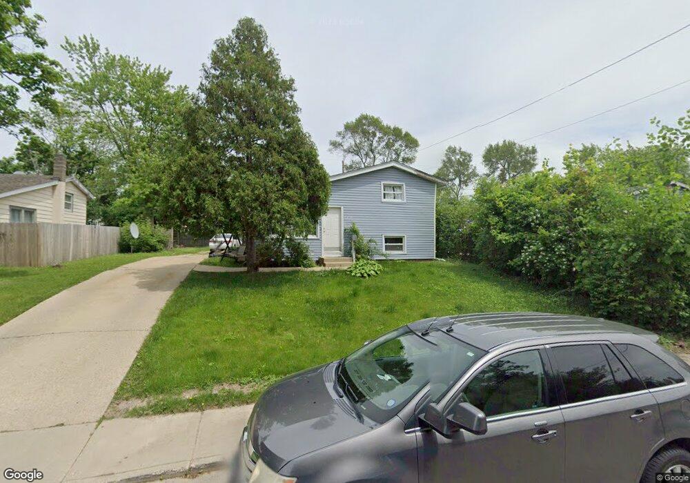 1207 Sacramento Dr, Carpentersville, IL 60110 - photo 1