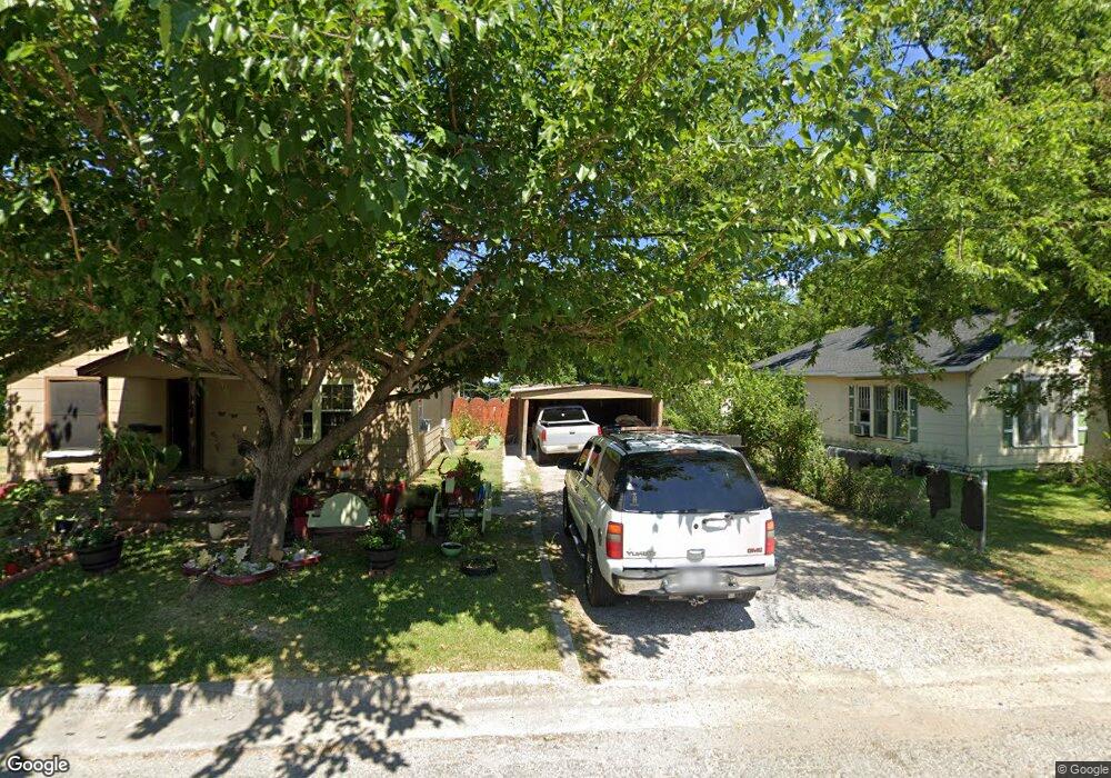 124 S Burris St, Gainesville, TX 76240 - photo 1