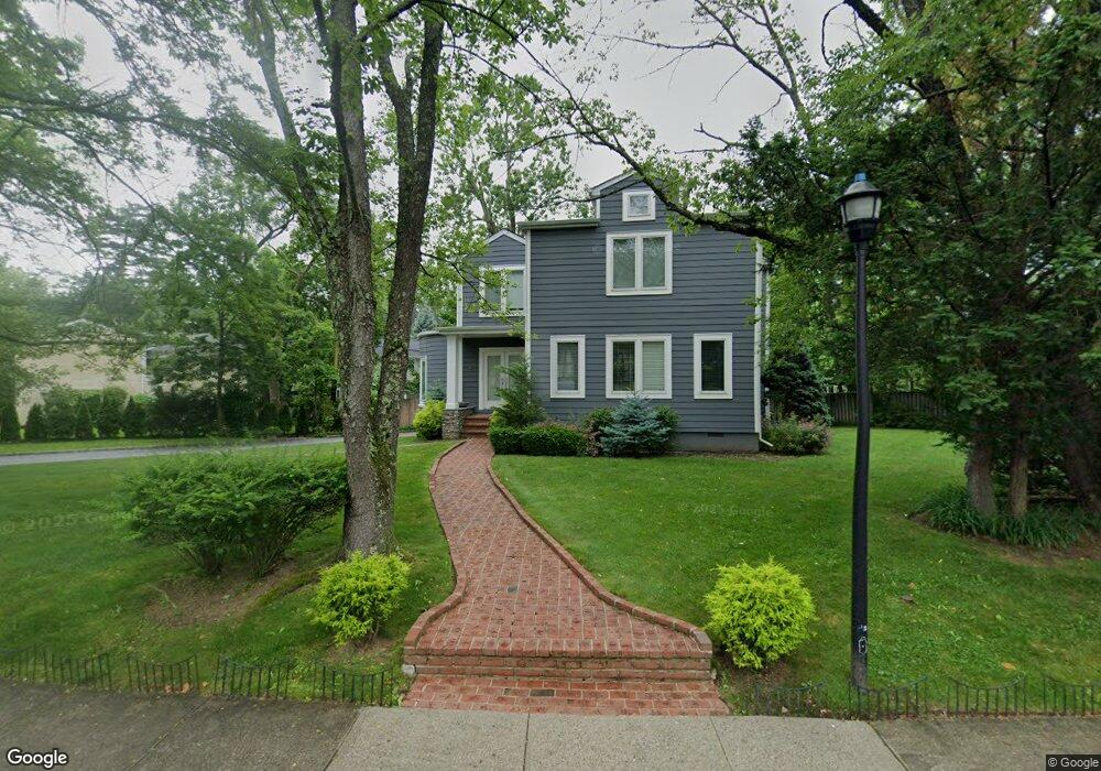 4 Lincoln Rd, Great Neck, NY 11021 - photo 1