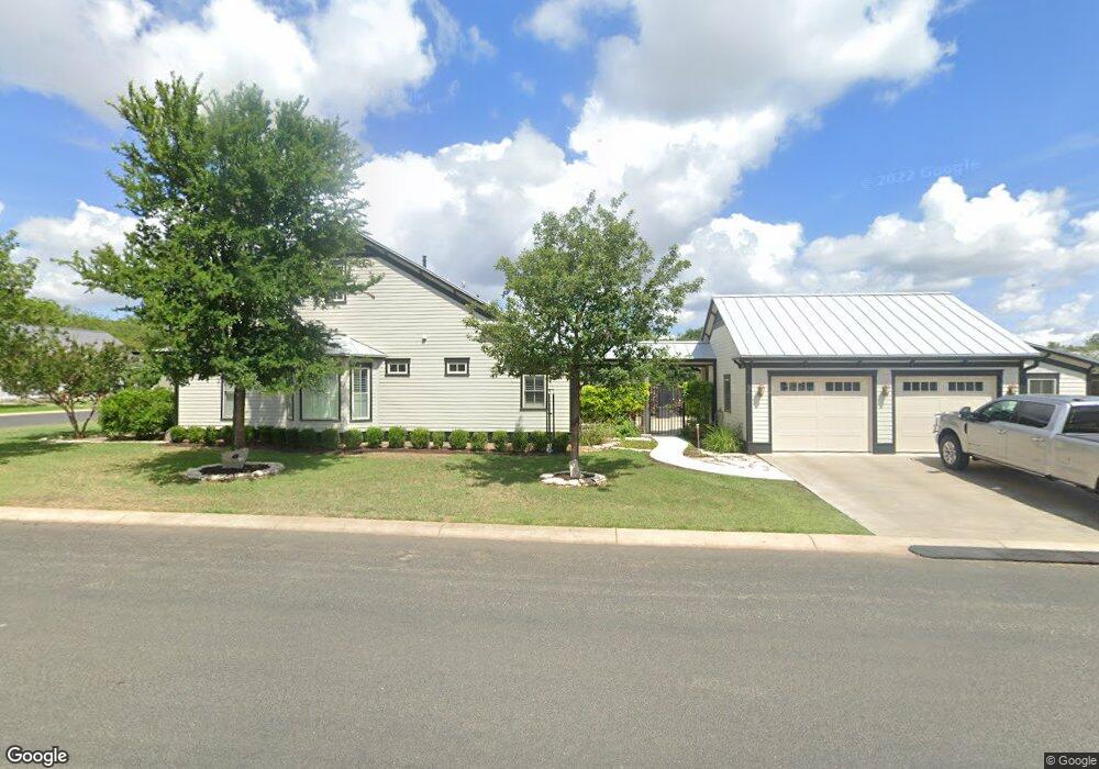 904 Hawthorn Ln, Fredericksburg, TX 78624 - photo 1