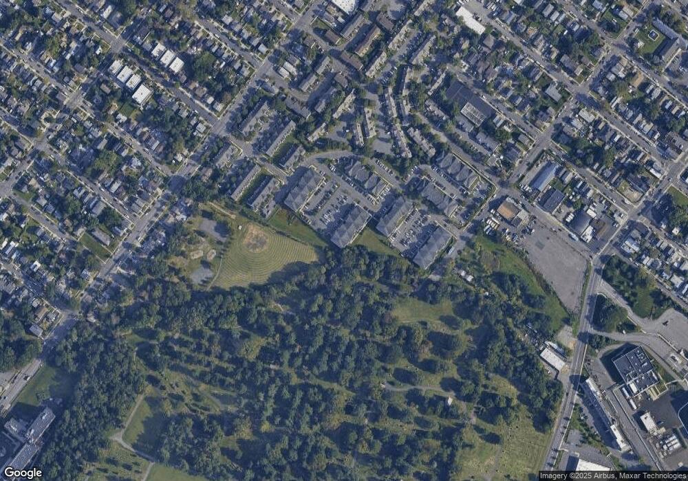 927 Cedar Ct unit 927, New Brunswick, NJ 08901 - photo 1