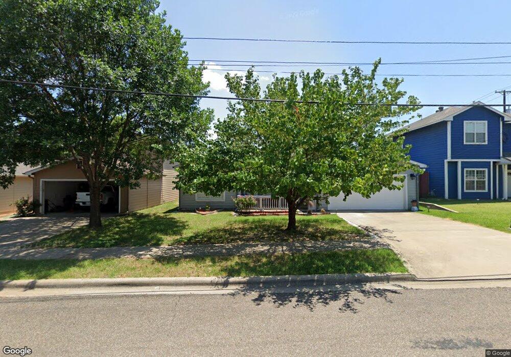 304 E 5th St, Bonham, TX 75418 - photo 1