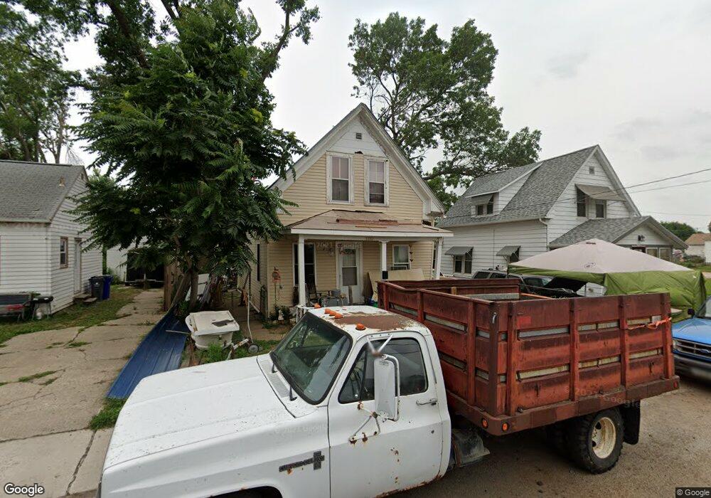 1210 M St SW, Cedar Rapids, IA 52404 - photo 1