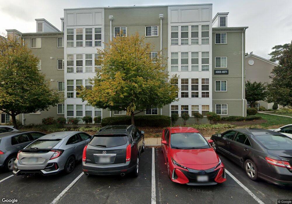 4083 S Four Mile Run Dr unit 401, Arlington, VA 22204 - photo 1