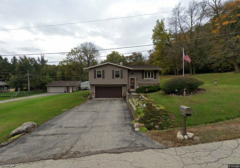 702 Roger St, Algonquin, IL 60102 - photo 1