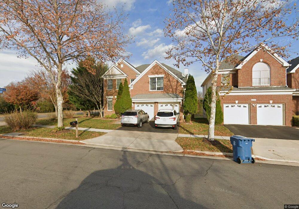 25226 Crossfield Dr, Chantilly, VA 20152 - photo 1