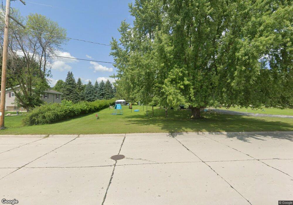 325 Harvest Ct, Manitowoc, WI 54220 - photo 1