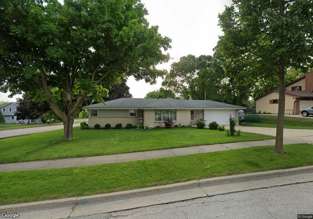 2450 Saratoga Rd, Waukesha, WI 53186 - photo 1