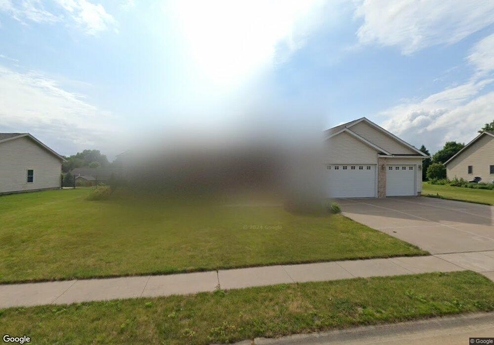 8 Jacob Dr, Eldridge, IA 52748 - photo 1