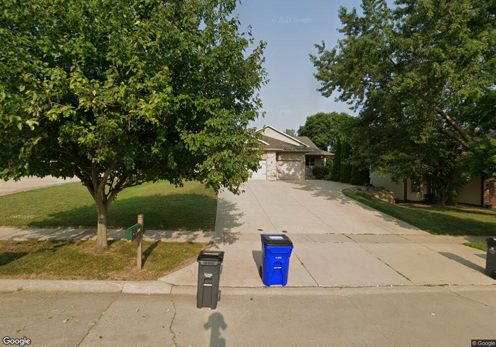 4123 Lark Ct NE unit 4123, Cedar Rapids, IA 52402 - photo 1