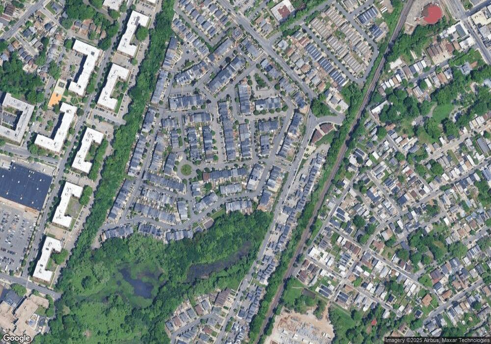 46 Circle Loop unit 46R, Staten Island, NY 10304 - photo 1