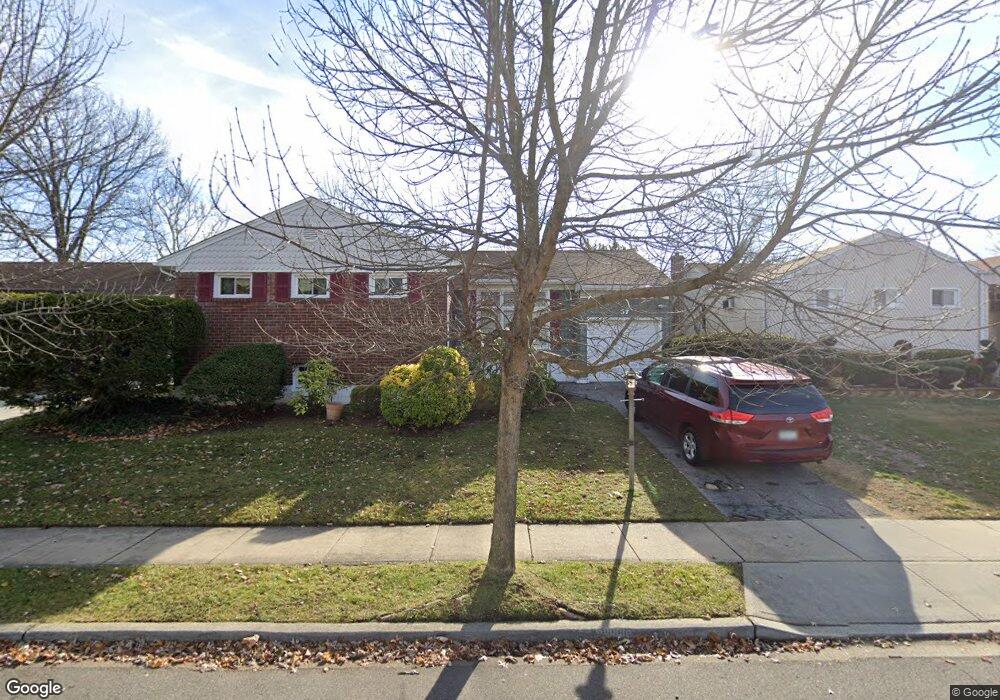 57 Cloverfield Rd S, Valley Stream, NY 11581 - photo 1