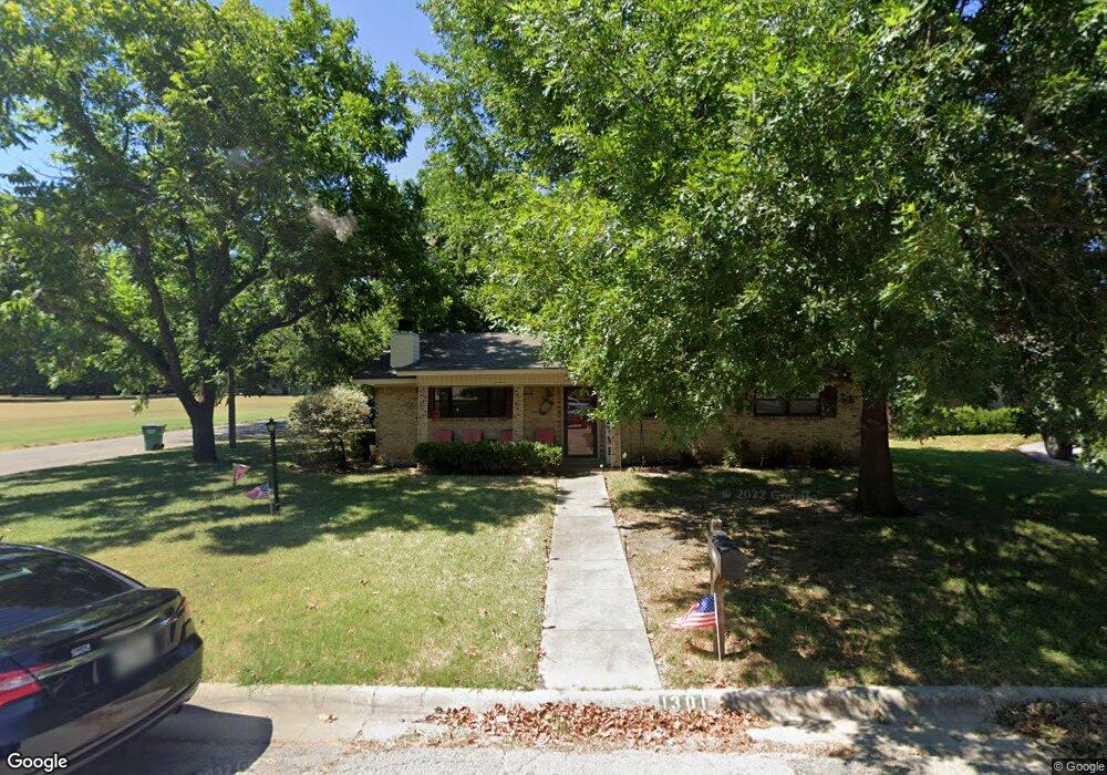 1301 Lynwood St, Gainesville, TX 76240 - photo 1