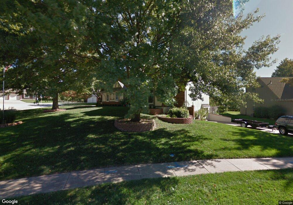 5767 Richards Cir, Shawnee, KS 66216 - photo 1