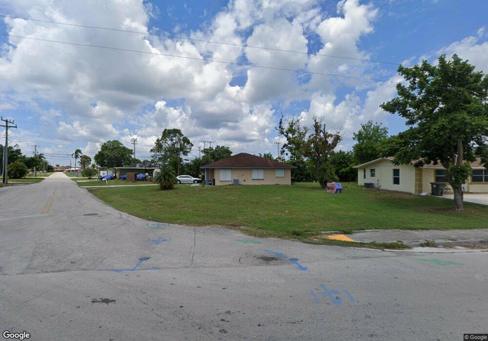 592 SW 10th St, Belle Glade, FL 33430 - photo 1