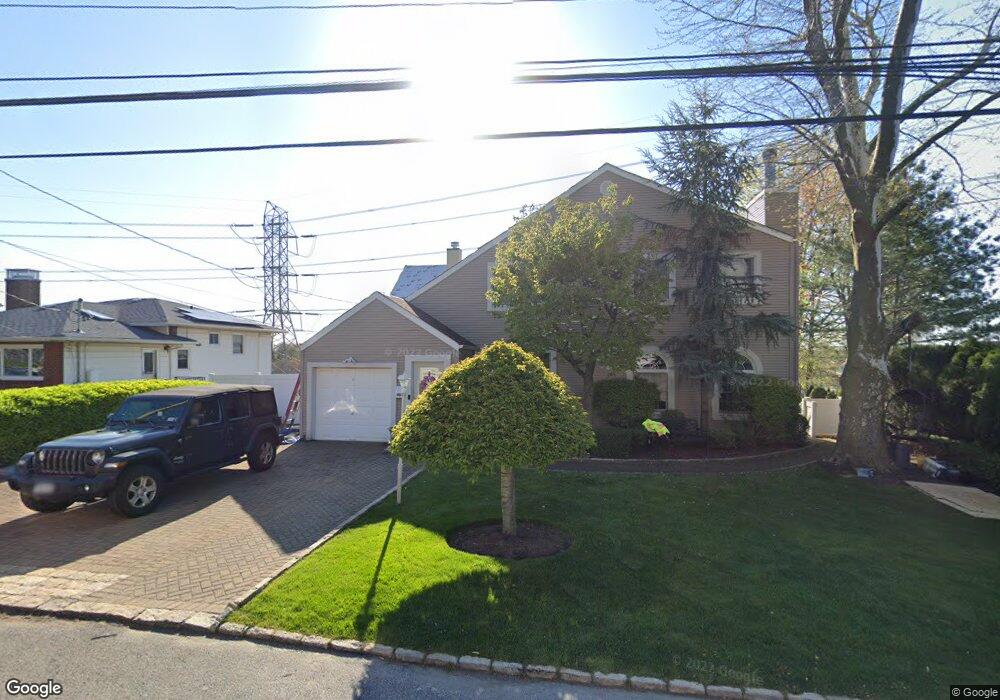105 Roundhill Dr, Yonkers, NY 10710 - photo 1