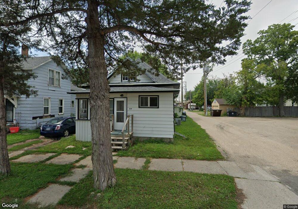 614 S 3rd St, Aberdeen, SD 57401 - photo 1