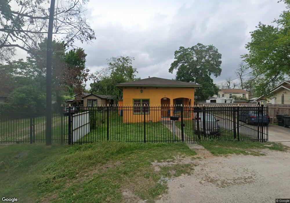 905 Caplin St, Houston, TX 77022 - photo 1