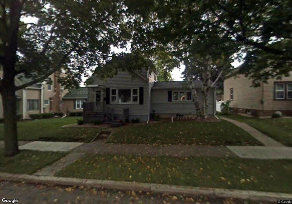 929 N 15th St, Manitowoc, WI 54220 - photo 1
