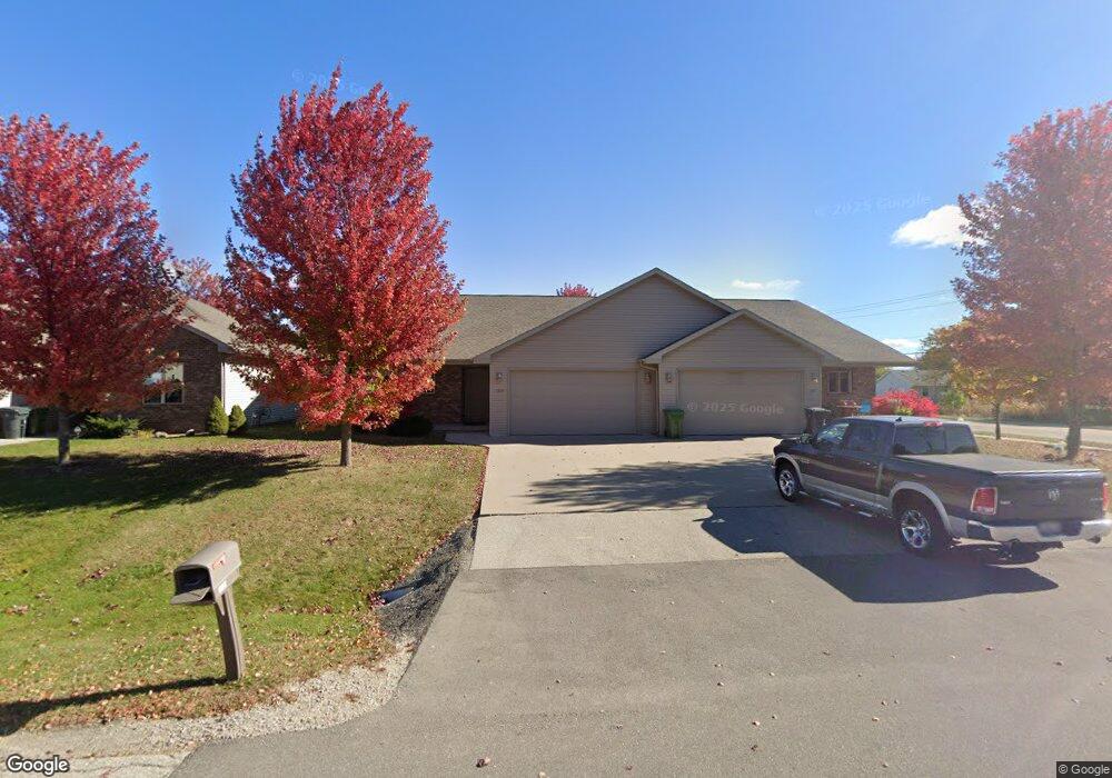 1309 Pinecrest Blvd, Appleton, WI 54915 - photo 1