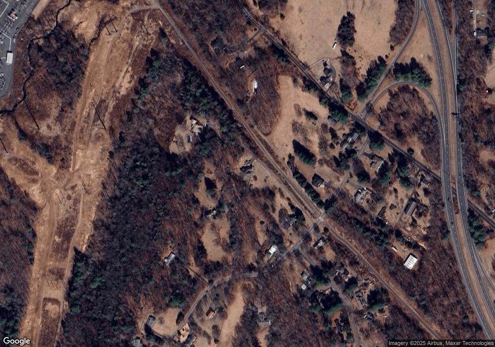 263 Duncaster Rd, Bloomfield, CT 06002 - photo 1