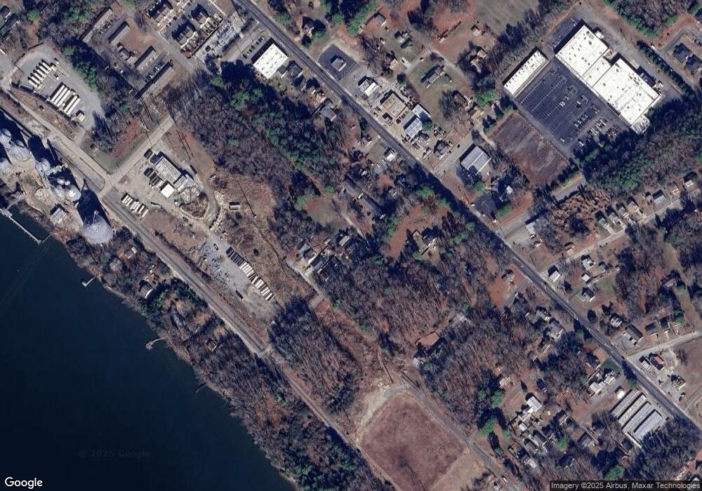 180 Oak Grove Ave, West Point, VA 23181 - photo 1